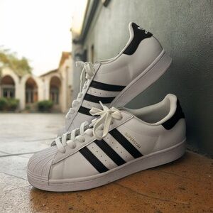 "Men's Adidas Superstar Sneakers - Size 10 - Classic Style & Comfort!"